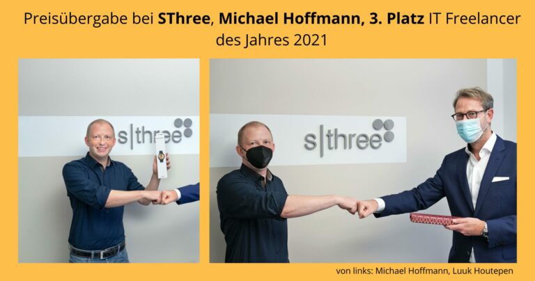 Preisuebergabe-bei-SThree-Michael-Hoffmann-3.-Platz-IT-Freelancer-des-Jahres-2021-scaled